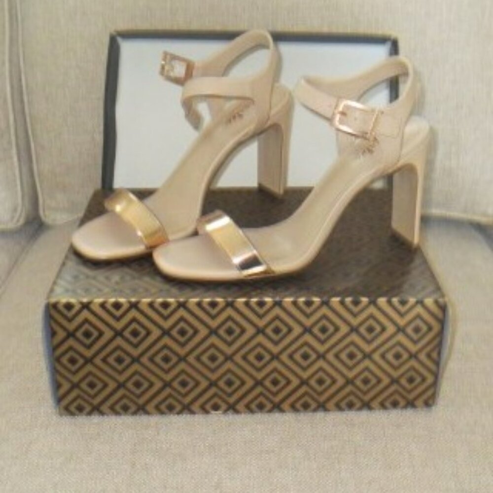 Charles By David Gold/Tan Grant Heel - Size 8M - NIB